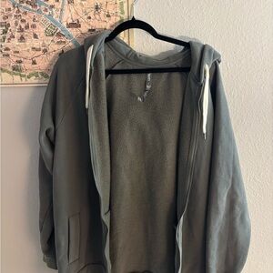 Vuori Women’s Zip Up Green Sweater